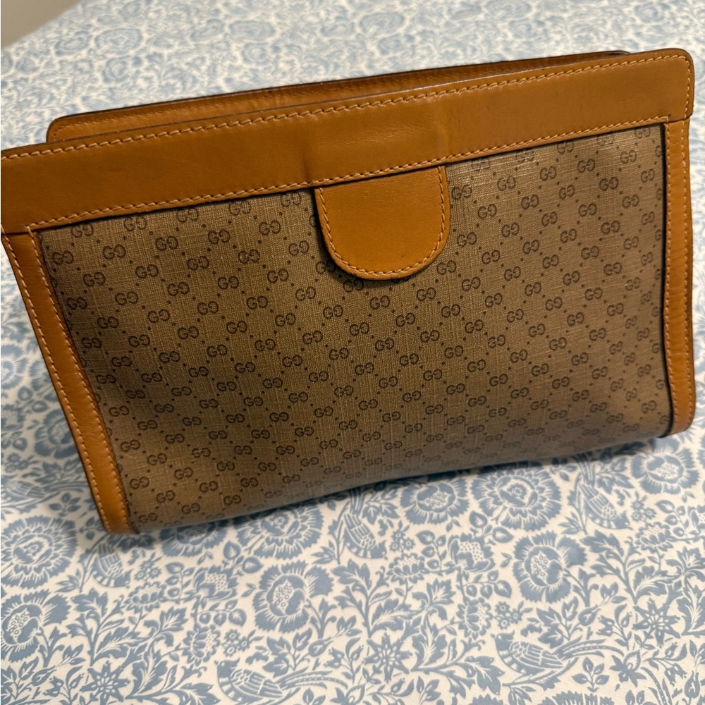 VINTAGE CLUTCH- Gucci Tan Interior Bag